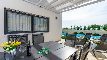 Contemporary Villa in Linardici with Private Pool