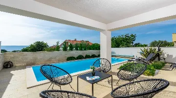 Contemporary Villa in Linardici with Private Pool