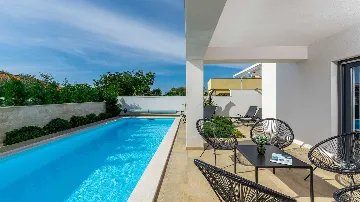 Contemporary Villa in Linardici with Private Pool