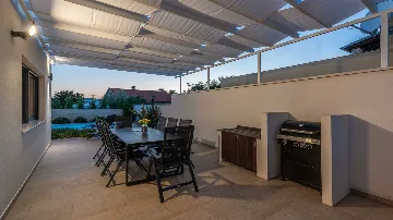 Contemporary Villa in Linardici with Private Pool