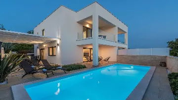 Contemporary Villa in Linardici with Private Pool