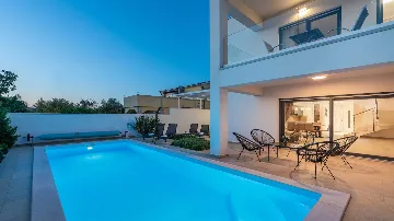 Contemporary Villa in Linardici with Private Pool