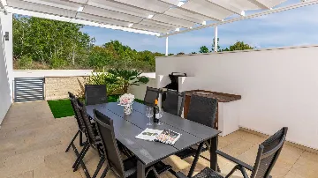 Contemporary 3-Bedroom Villa with Private Pool in Linardici