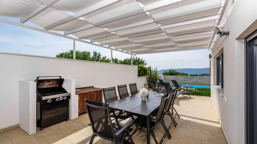 Contemporary 3-Bedroom Villa with Private Pool in Linardici