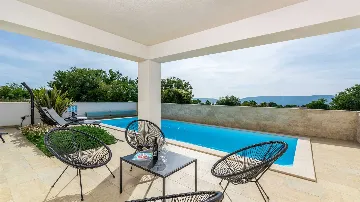 Contemporary 3-Bedroom Villa with Private Pool in Linardici