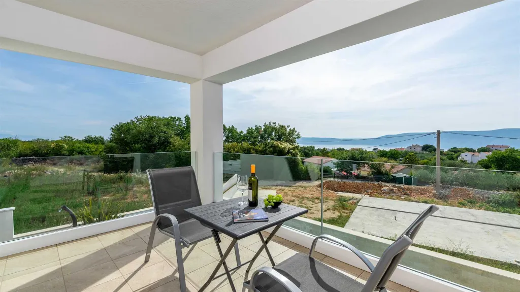 Contemporary 3-Bedroom Villa with Private Pool in Linardici