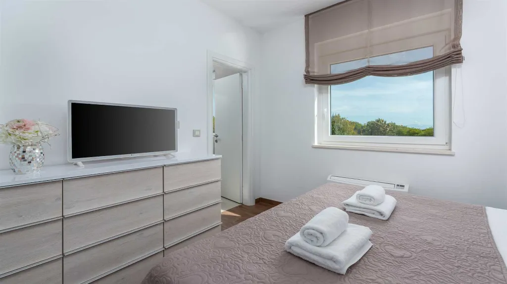 Contemporary 3-Bedroom Villa with Private Pool in Linardici