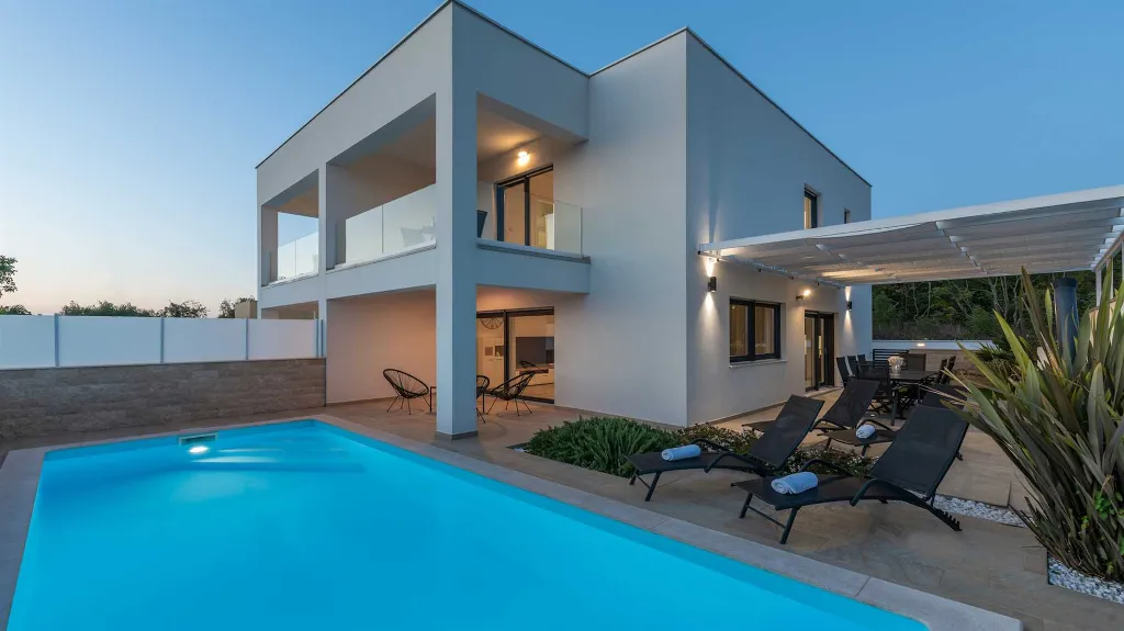 Contemporary 3-Bedroom Villa with Private Pool in Linardici