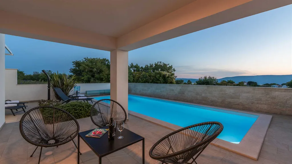 Contemporary 3-Bedroom Villa with Private Pool in Linardici
