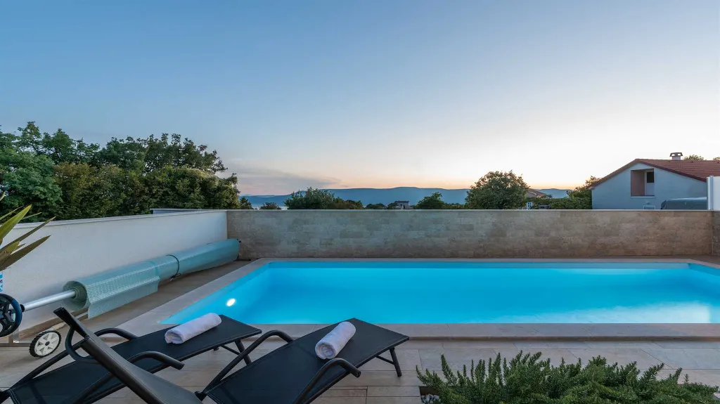Contemporary 3-Bedroom Villa with Private Pool in Linardici