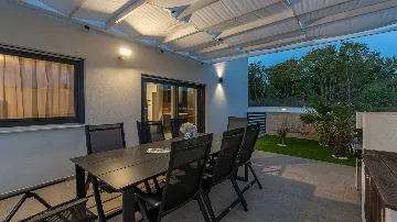 Contemporary 3-Bedroom Villa with Private Pool in Linardici