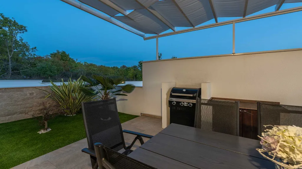 Contemporary 3-Bedroom Villa with Private Pool in Linardici