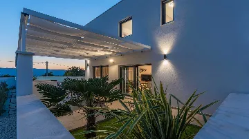 Contemporary 3-Bedroom Villa with Private Pool in Linardici