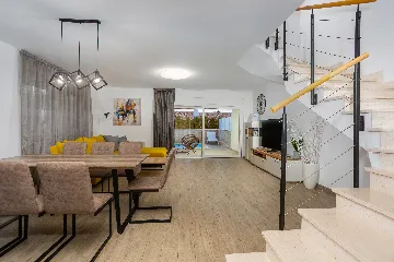 Contemporary 3-Bedroom Villa with Private Pool in Linardici