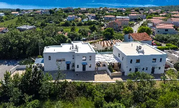 Contemporary 3-Bedroom Villa with Private Pool in Linardici