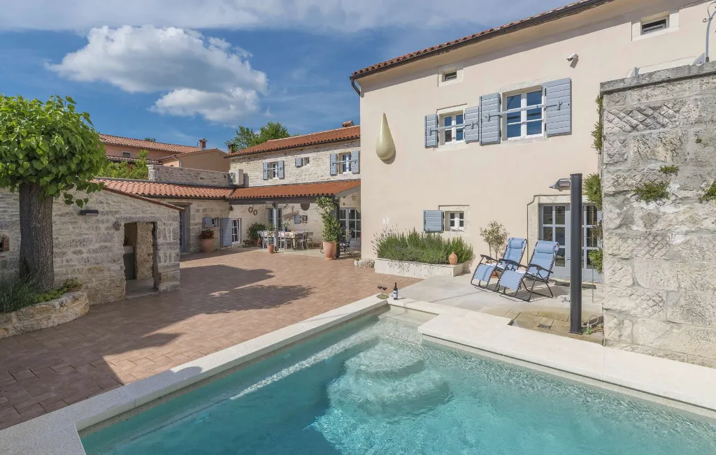 Villa with Pool in Foli, Croatia for 10 Guests