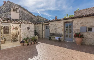 Villa with Pool in Foli, Croatia for 10 Guests