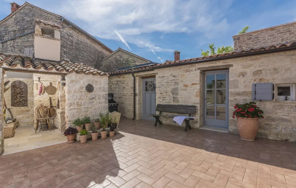 Villa with Pool in Foli, Croatia for 10 Guests