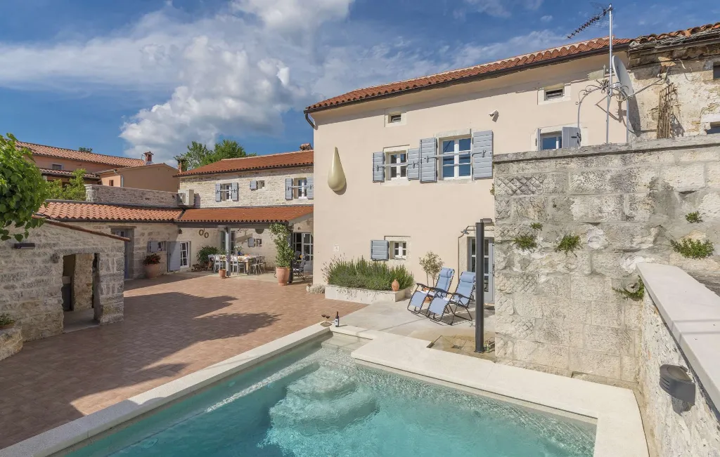 Villa with Pool in Foli, Croatia for 10 Guests