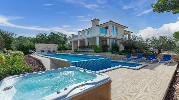 Villa in Ljutici for Up to 10 Guests