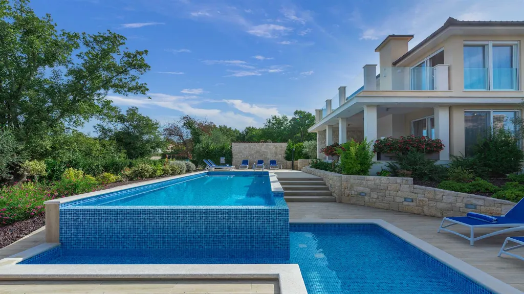 Villa in Ljutici for Up to 10 Guests