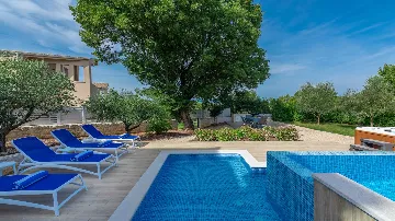Villa in Ljutici for Up to 10 Guests