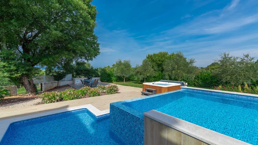 Villa in Ljutici for Up to 10 Guests