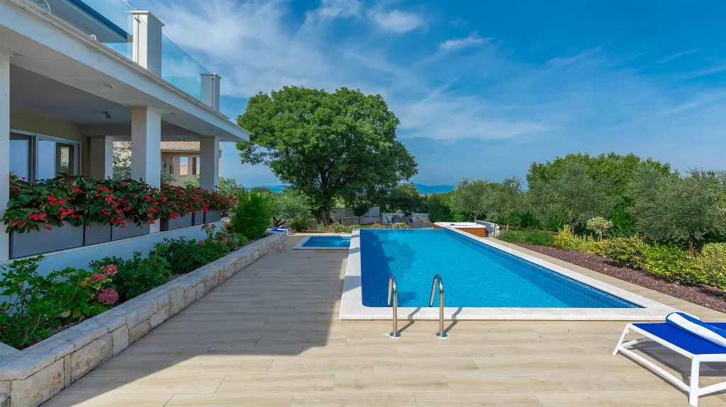 Villa in Ljutici for Up to 10 Guests