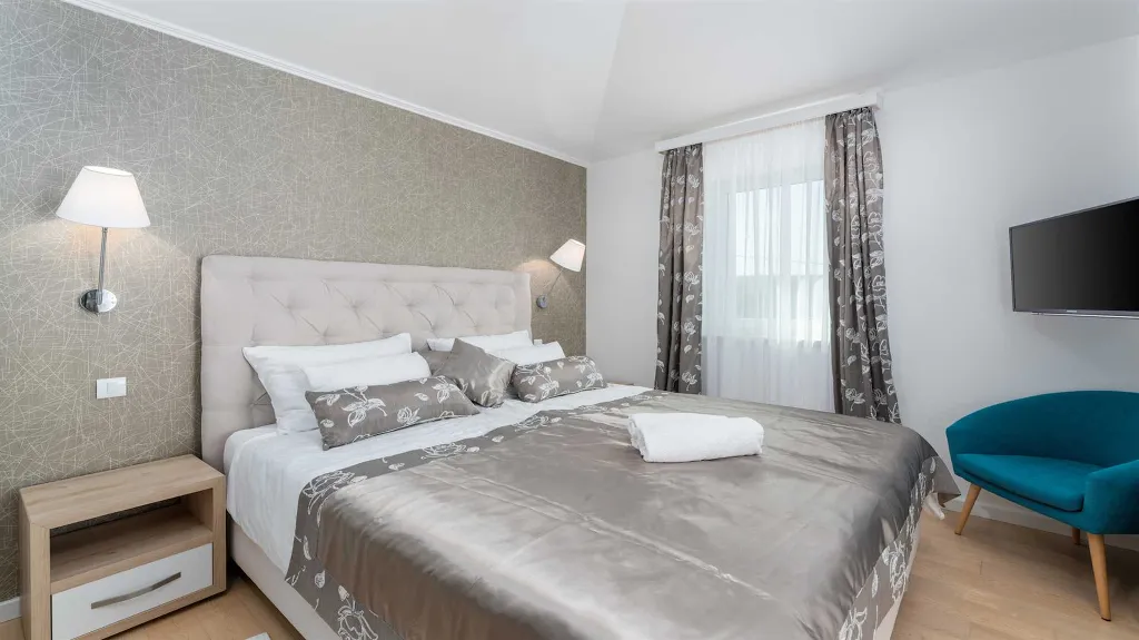 Villa in Ljutici for Up to 10 Guests