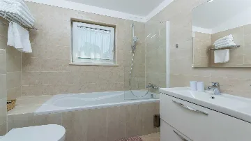 Villa in Ljutici for Up to 10 Guests