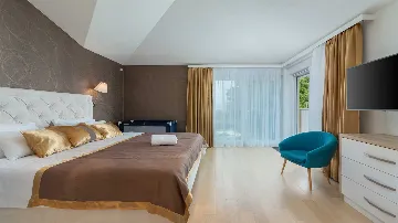 Villa in Ljutici for Up to 10 Guests