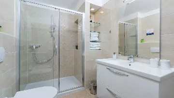 Villa in Ljutici for Up to 10 Guests