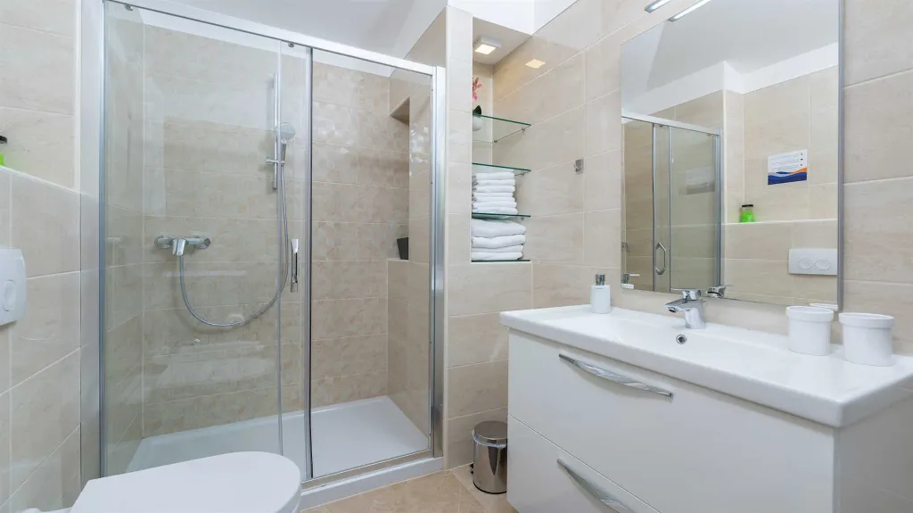 Villa in Ljutici for Up to 10 Guests