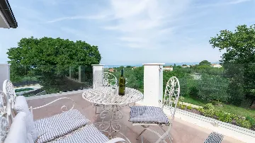 Villa in Ljutici for Up to 10 Guests