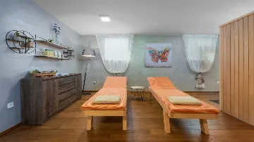 Villa in Ljutici for Up to 10 Guests