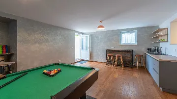 Villa in Ljutici for Up to 10 Guests