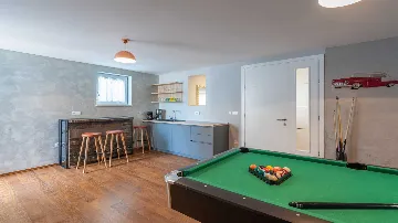 Villa in Ljutici for Up to 10 Guests