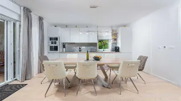 Villa in Ljutici for Up to 10 Guests