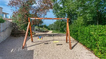 Villa in Ljutici for Up to 10 Guests