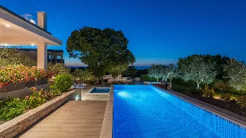 Villa in Ljutici for Up to 10 Guests