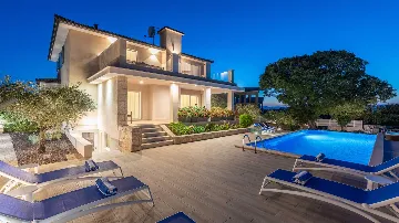 Villa in Ljutici for Up to 10 Guests