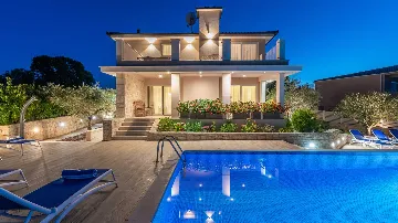 Villa in Ljutici for Up to 10 Guests