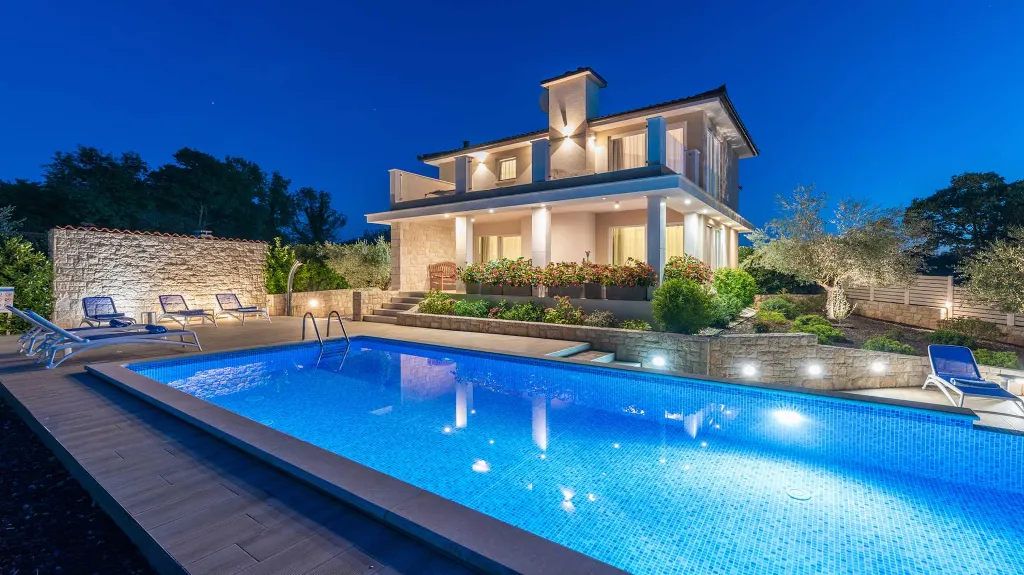 Villa in Ljutici for Up to 10 Guests