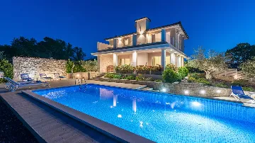 Villa in Ljutici for Up to 10 Guests