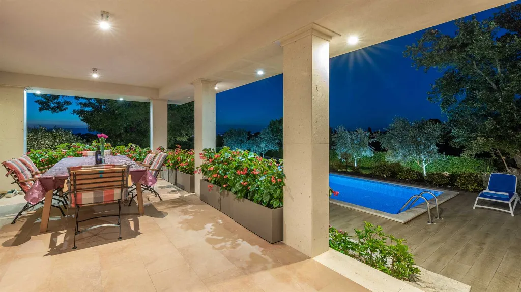Villa in Ljutici for Up to 10 Guests