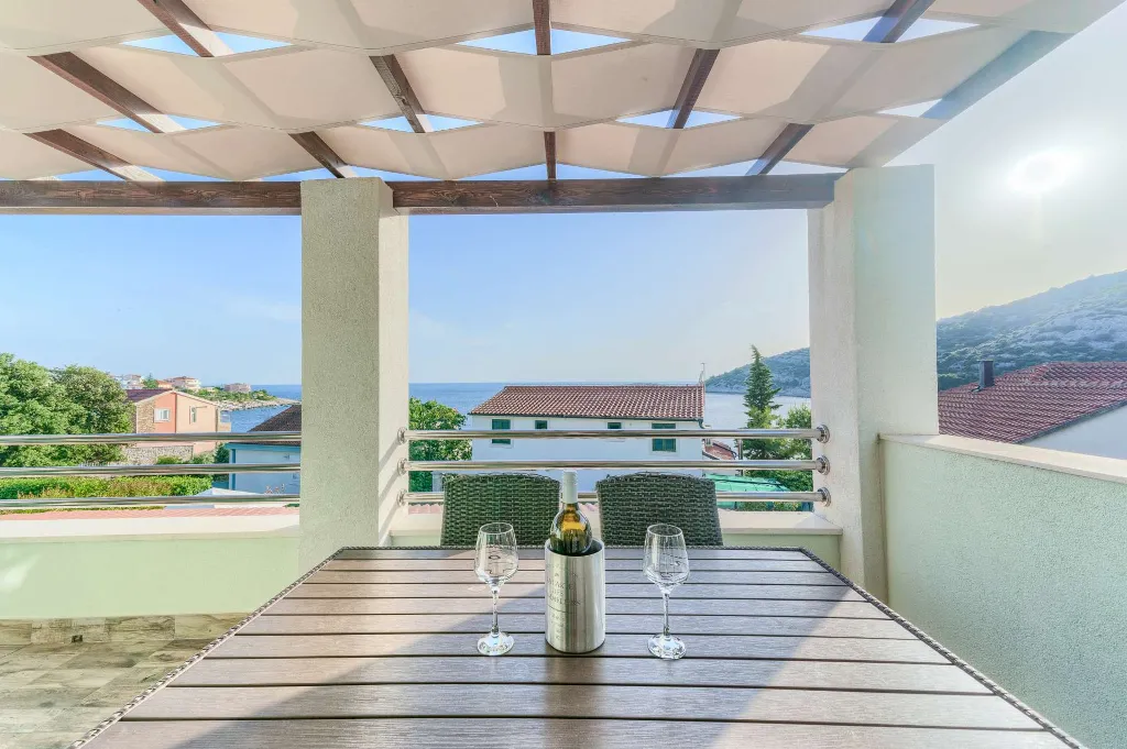 Razanj Holiday House with Heated Pool for Up to 10