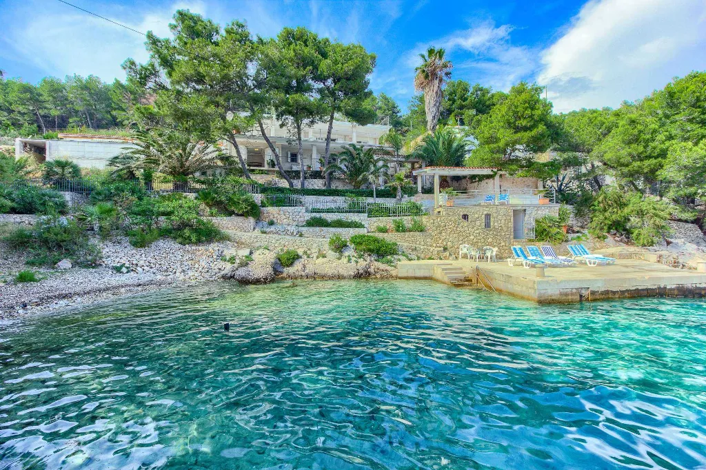Beachfront Villa in Hvar for 12 Guests with Pool