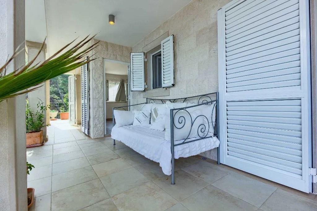 Beachfront Villa in Hvar for 12 Guests with Pool
