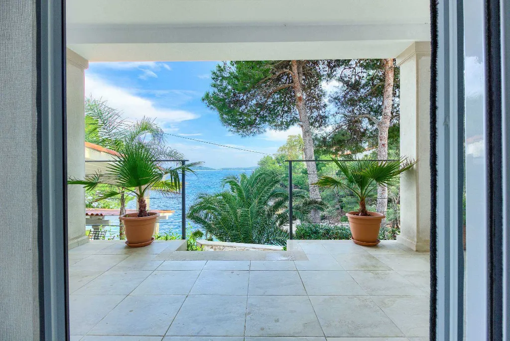 Beachfront Villa in Hvar for 12 Guests with Pool