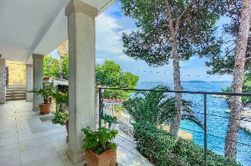 Beachfront Villa in Hvar for 12 Guests with Pool